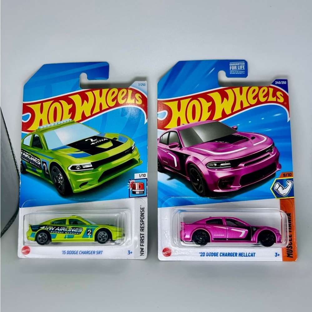 Hot Wheels Dodge Charger Lot Of 2x - ‘20 Dodge Charger Hellcat Green & Pink New